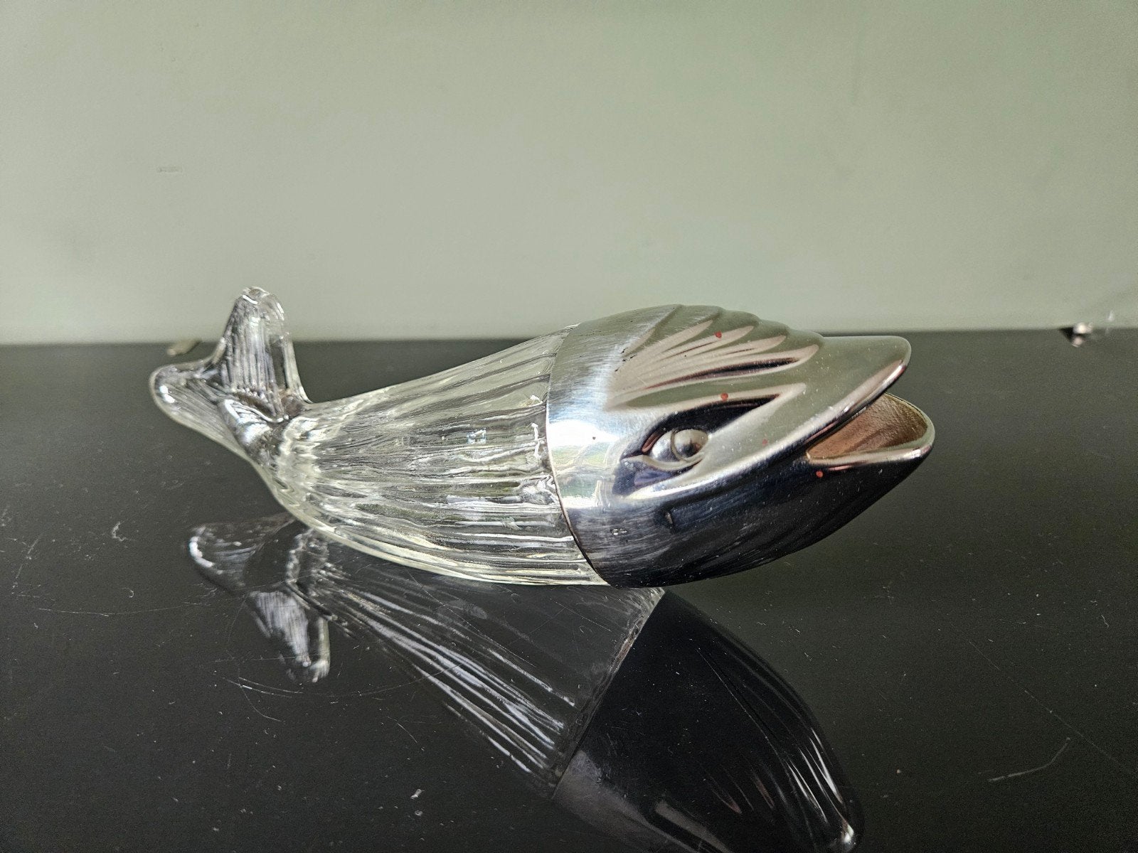Vintage pinda / nootjes dispenser, vis / walvis, Ophalen of Verzenden, Gebruikt, Dier
