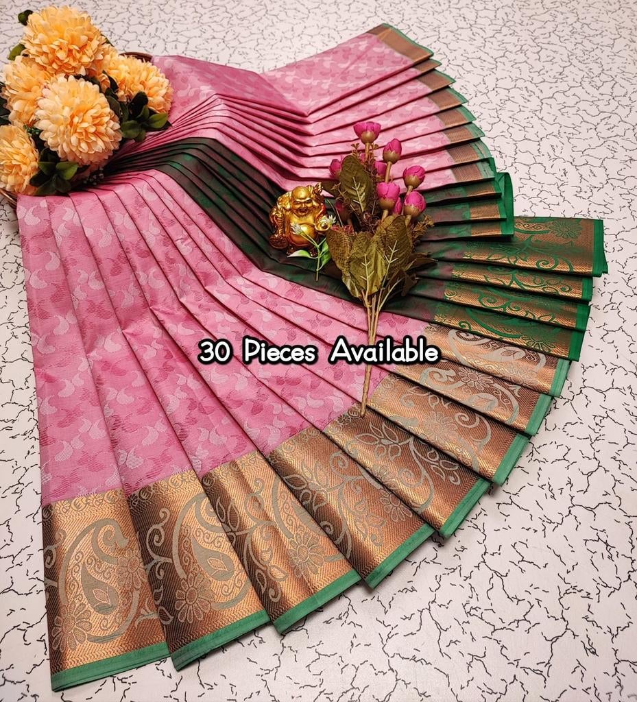 Nieuwe Roze Saree met Groene en Gouden Details, Onbekend, Ophalen of Verzenden, Nieuw