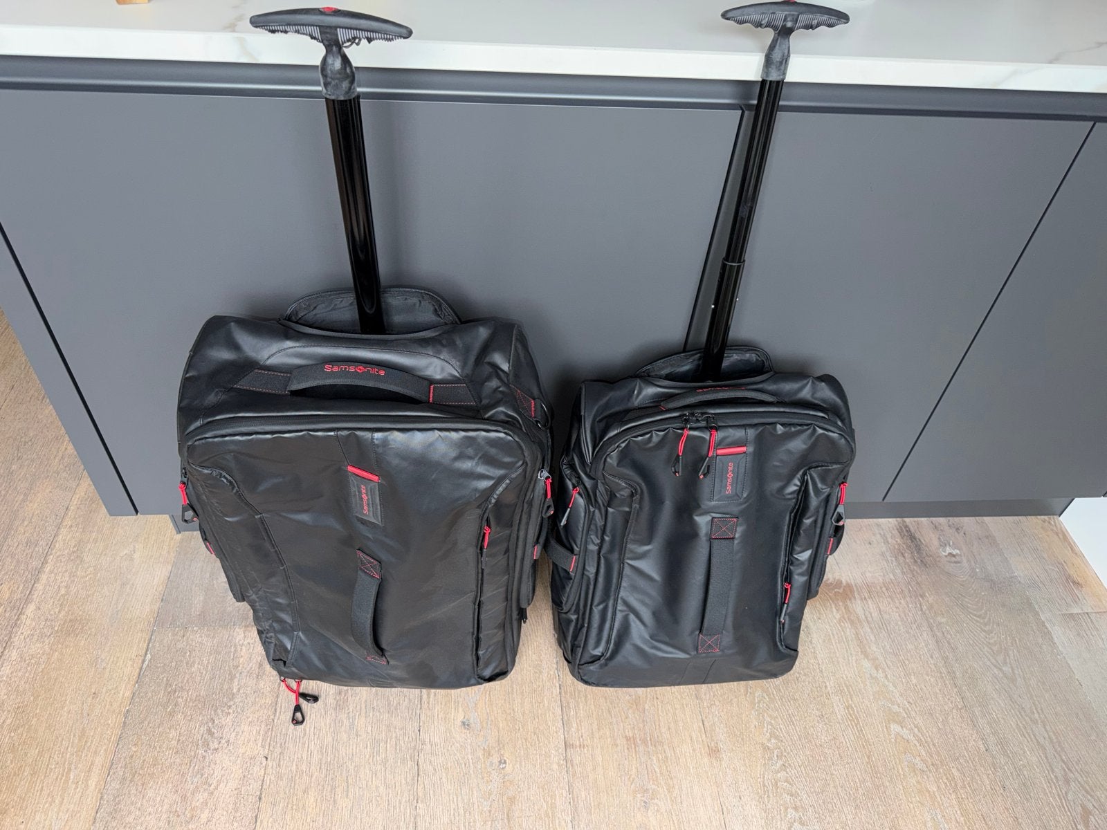 Samsonite paradiver reistassen set - 2 stuks, zwart met rood, 30 cm of meer, Zwart, Ophalen of Verzenden, Zo goed als nieuw