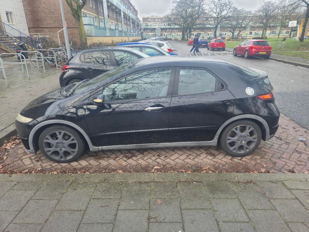 Honda Civic 1.8 I 5DR 2006 Zwart, Auto's, Voorwielaandrijving, 15 km/l, 4 cilinders, Zwart
