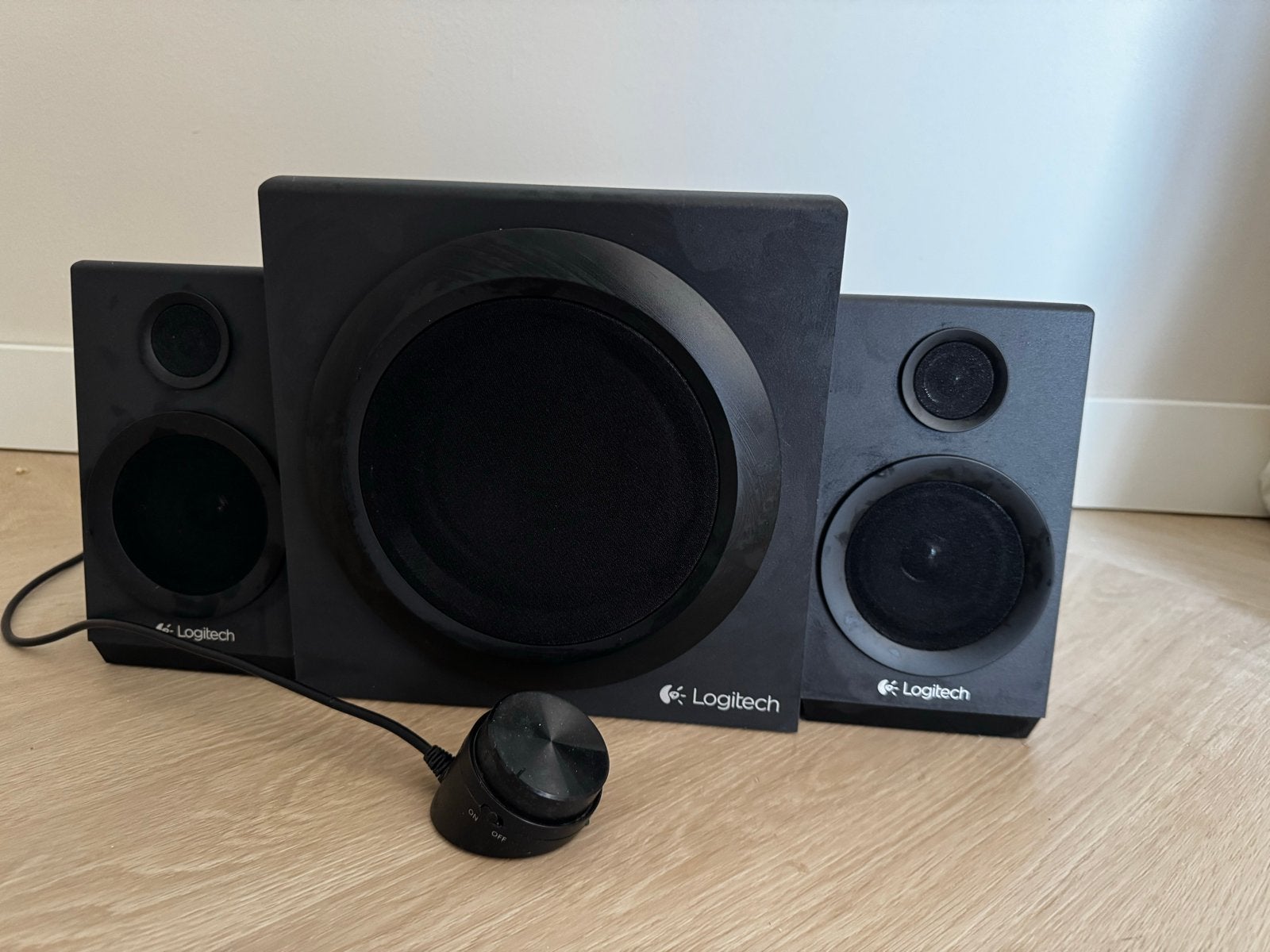 Logitech Z333 2.1 Luidsprekerset met Subwoofer, Computers en Software, Pc speakers, Ophalen, Gebruikt, Audiokanaal 2.1
