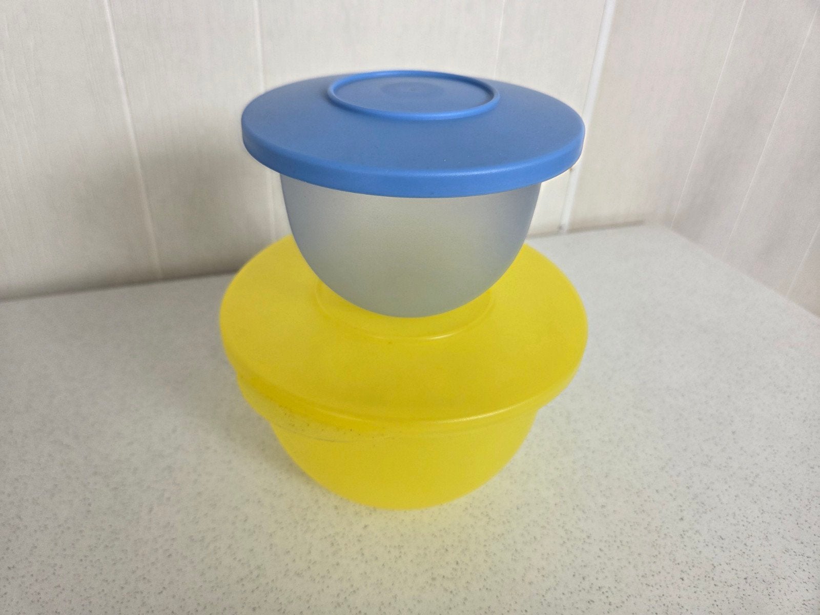 Tupperware set: Gele kom (1.3L) en blauwe kom (550ml), Ophalen of Verzenden