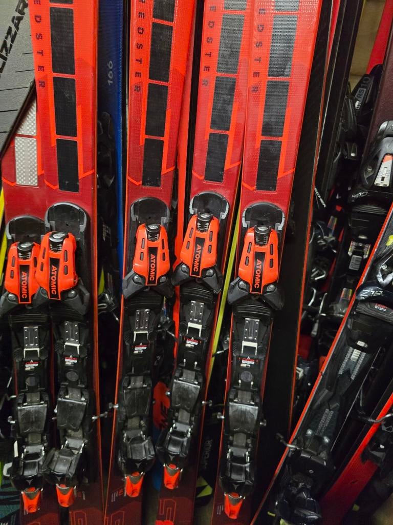 163 149 ATOMIC REDSTER S8 REVOSHOCK 24/25 SL, Sport en Fitness, Skiën en Langlaufen, 160 tot 180 cm, Ophalen of Verzenden, Zo goed als nieuw