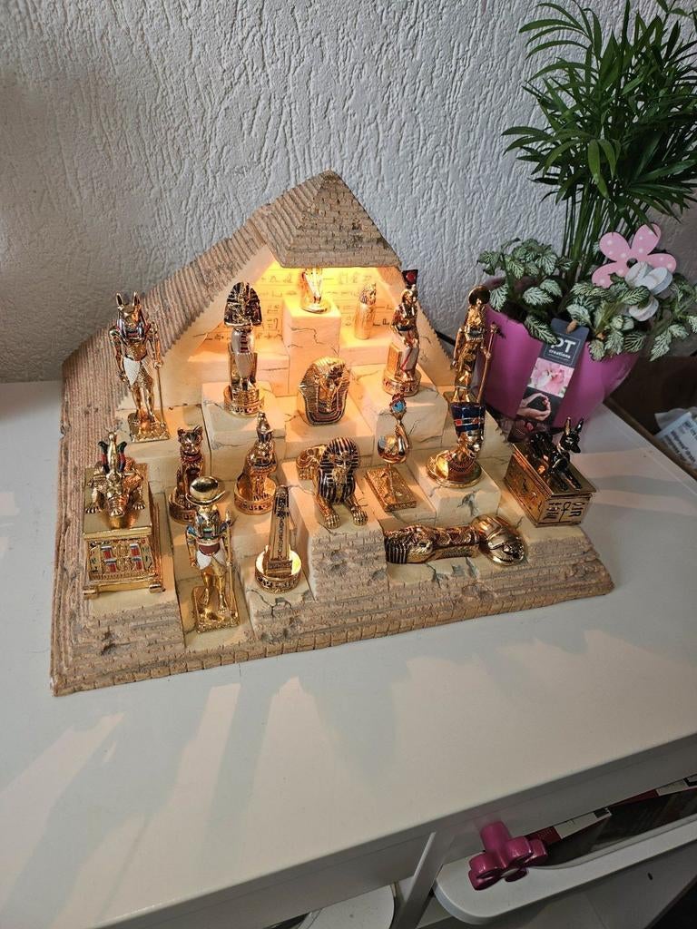 Egyptische Piramide met Figuren, Ophalen of Verzenden, Zo goed als nieuw