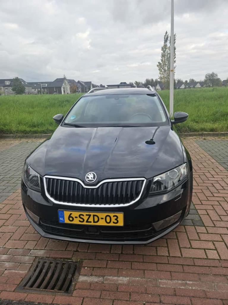 Skoda Octavia 1.8 TSI 132KW Combi DSG 2014 Zwart, Auto's, Skoda, 65 €/maand, Zwart, 4 cilinders, 179 pk