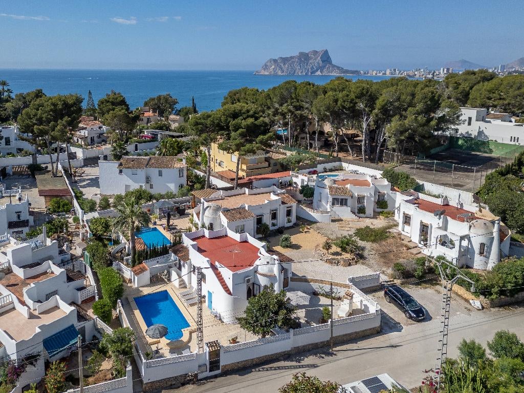 Villa Moraira | Zwembad | Strand & horeca dichtbij | 2026, Dorp, Costa Blanca, Open haard, Eigenaar