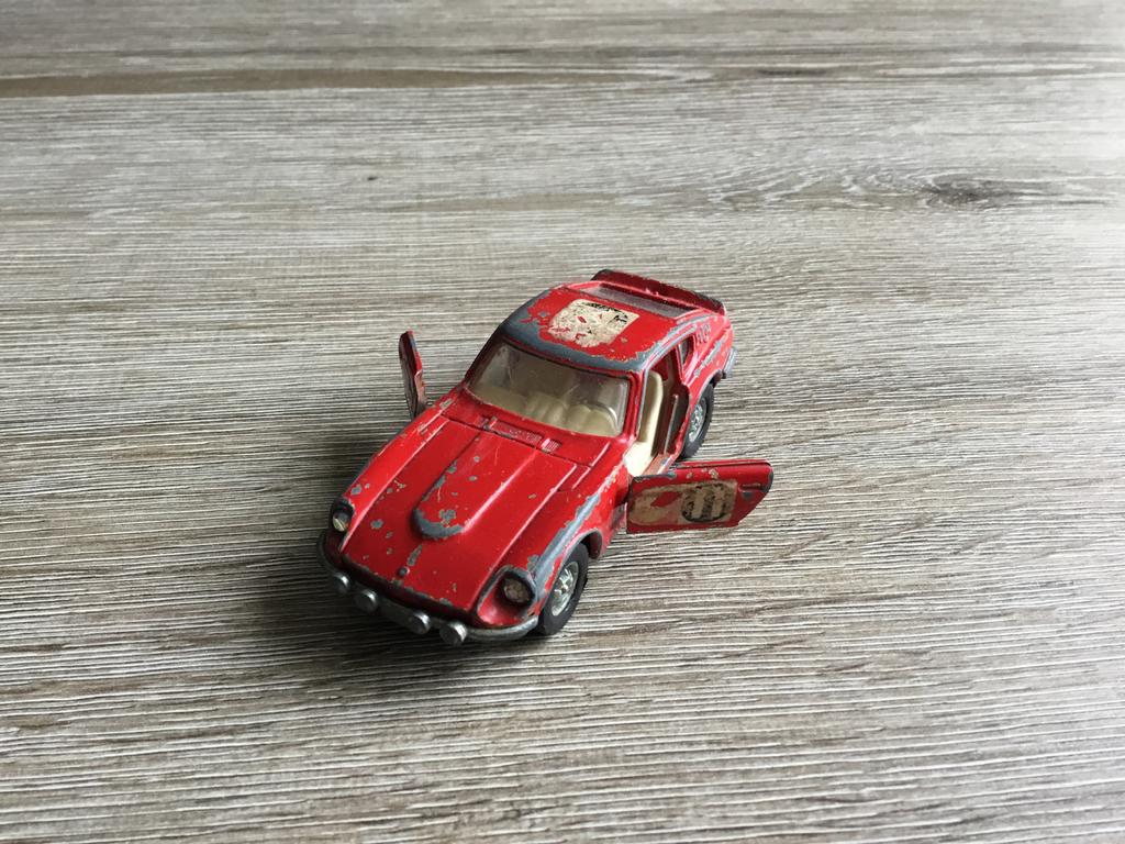 Corgi Toys -Whizzwheels Datsun 240 Z  Rood Rally 1/43, Hobby en Vrije tijd, Modelauto's | 1:43, Ophalen of Verzenden, Gebruikt