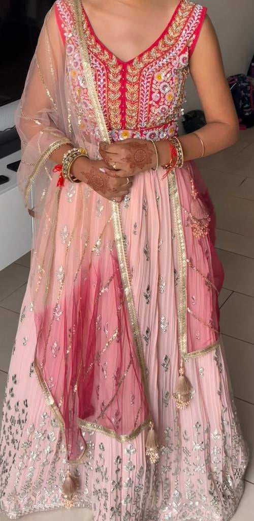 Roze lehenga, Ophalen of Verzenden, Zo goed als nieuw, Maat 34 (XS) of kleiner