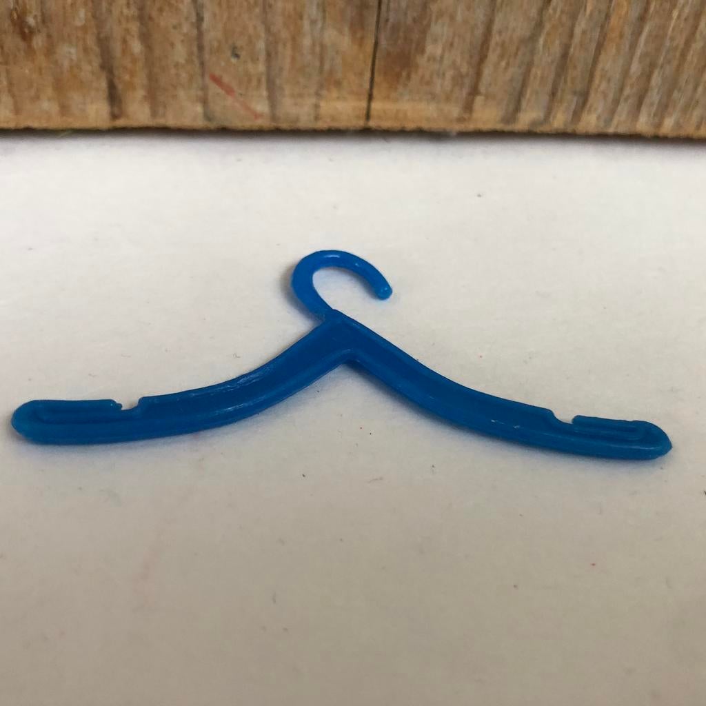 Blauwe kleding hanger, Kinderen en Baby's, Speelgoed | Poppen, Ophalen of Verzenden