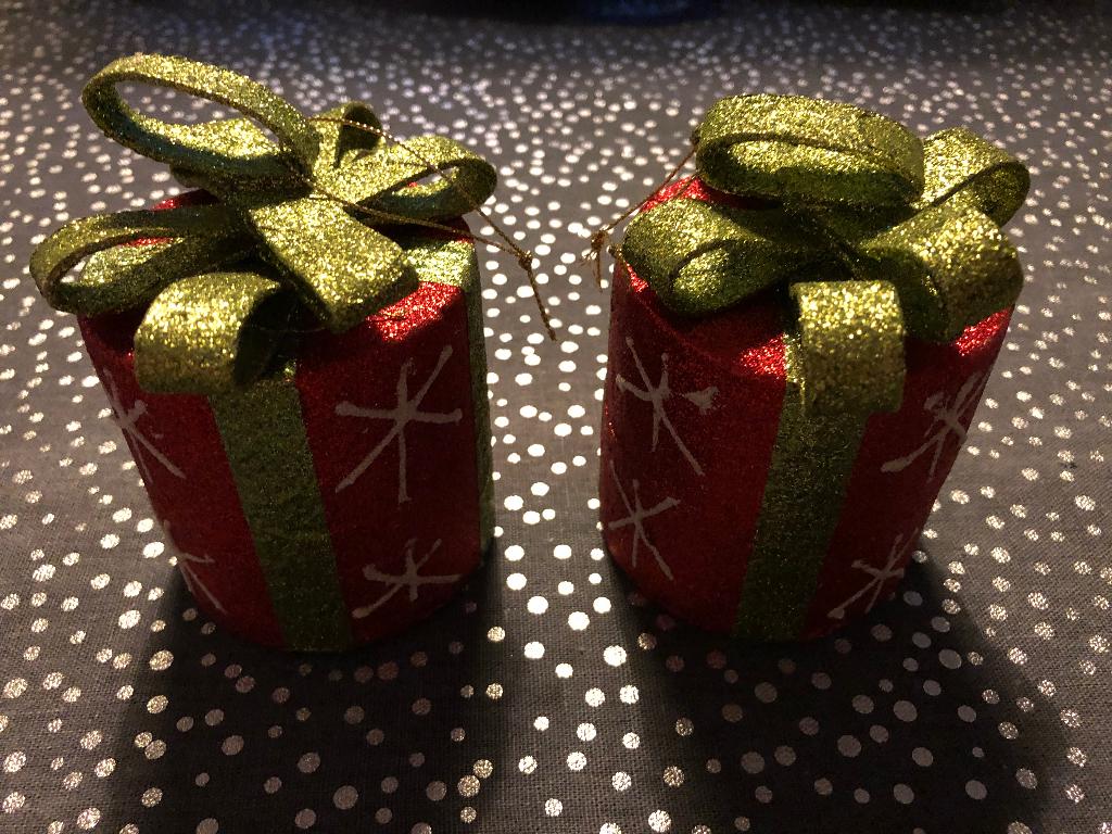 Kerst kerstballen hangers cadeaus rood groen glitter, Diversen, Kerst, Zo goed als nieuw, Verzenden