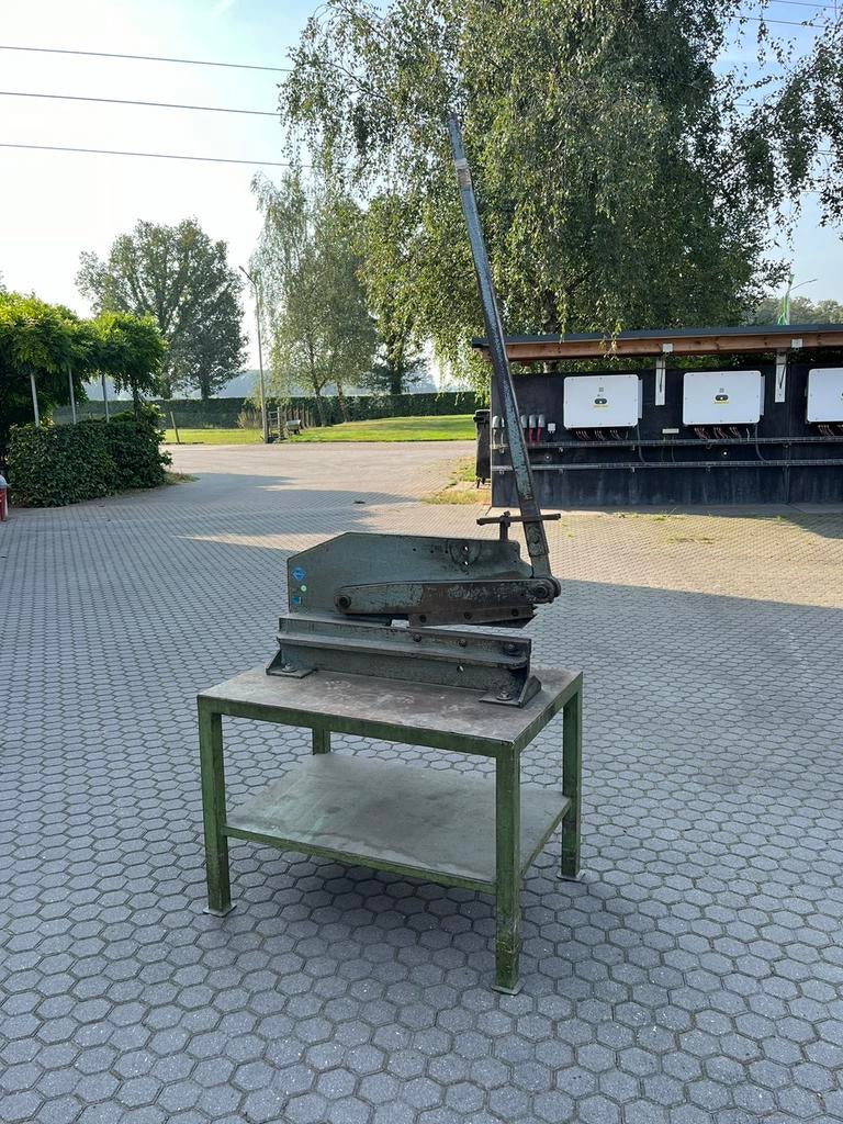 Mubea grote plaatschaar hefboomschaar, Ophalen