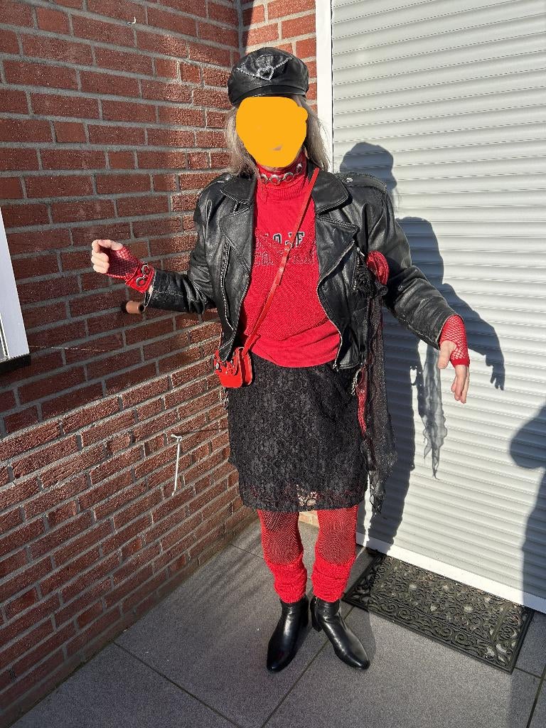 Prachtig kinky pakje in rood zwart zilver (uniek) carnaval, Kleding | Dames, Carnavalskleding en Feestkleding, Gedragen, Kleding