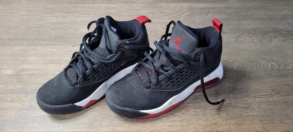 Zwart rode Air Jordan Maxin 200 Maat 36,5, Kinderen en Baby's, Kinderkleding | Schoenen en Sokken, Gebruikt, Jongen of Meisje