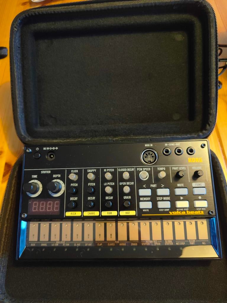 Volca beats met hoes en Korg adapter, Ophalen of Verzenden, Zo goed als nieuw, Korg
