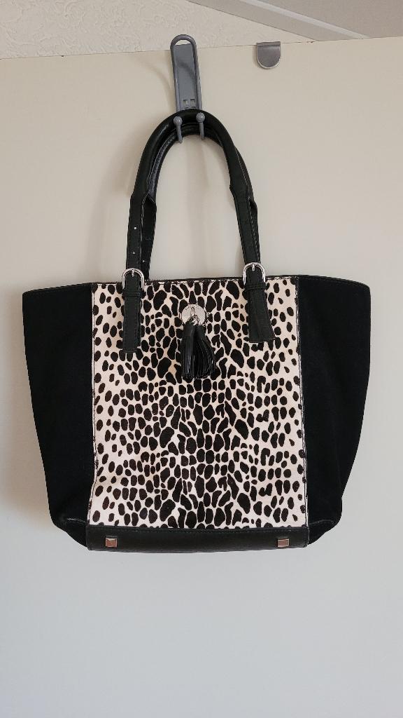 Karen Millen zwart suede met leren handtas, Ophalen of Verzenden, Zo goed als nieuw, Zwart, Handtas
