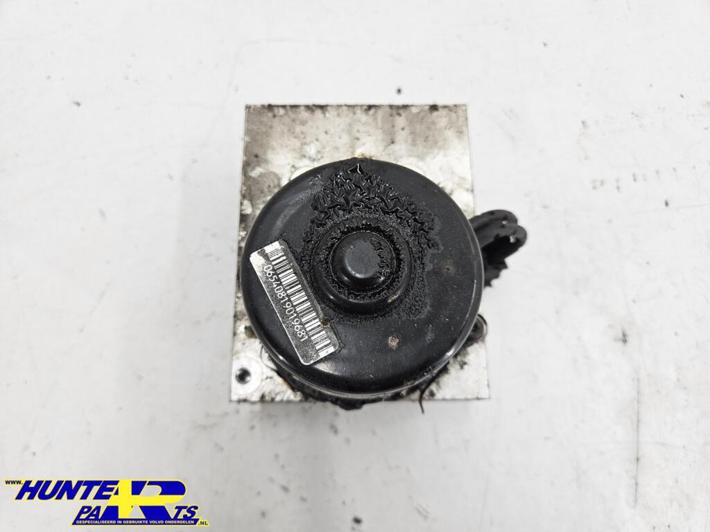 ABS pomp Volvo V70/S70/V70 XC/C70 I ('97-'00) 9472649, Gebruikt, Ophalen of Verzenden, Volvo, Volvo