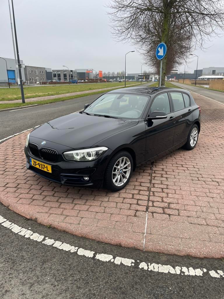 BMW 1-Serie 116i 109pk 2019 Zwart, Auto's, 1-Serie, Achterwielaandrijving, 1280 kg, Zwart