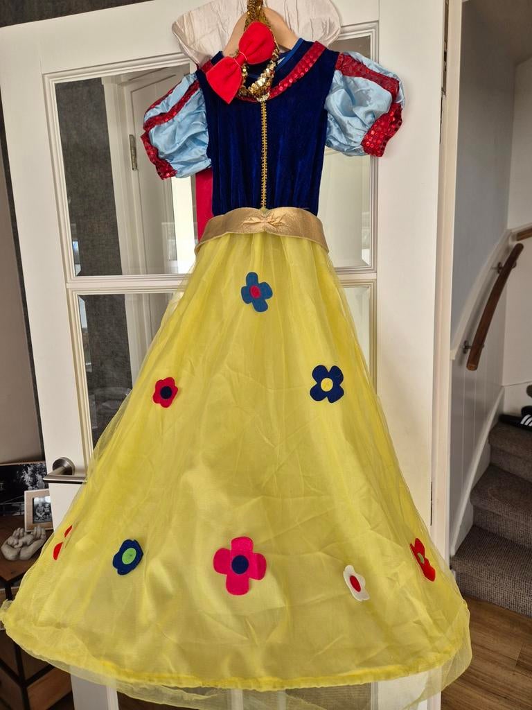 Sneeuwwitje jurk maat 128 met accessoires, Kinderen en Baby's, Carnavalskleding en Verkleedspullen, Ophalen of Verzenden, Zo goed als nieuw