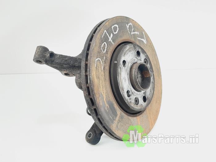 Fusee rechts-voor van een Opel Vivaro, Gebruikt, -, -, Ophalen of Verzenden