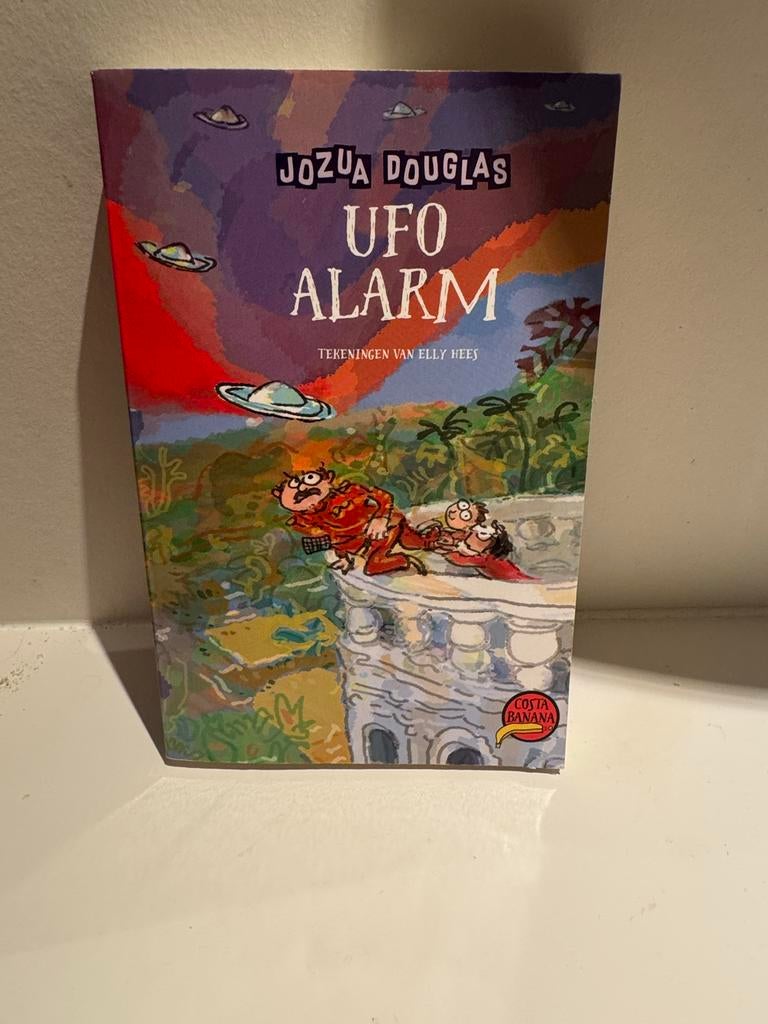 UFO Alarm - Jozua Douglas, Ophalen of Verzenden, Zo goed als nieuw, Fictie algemeen
