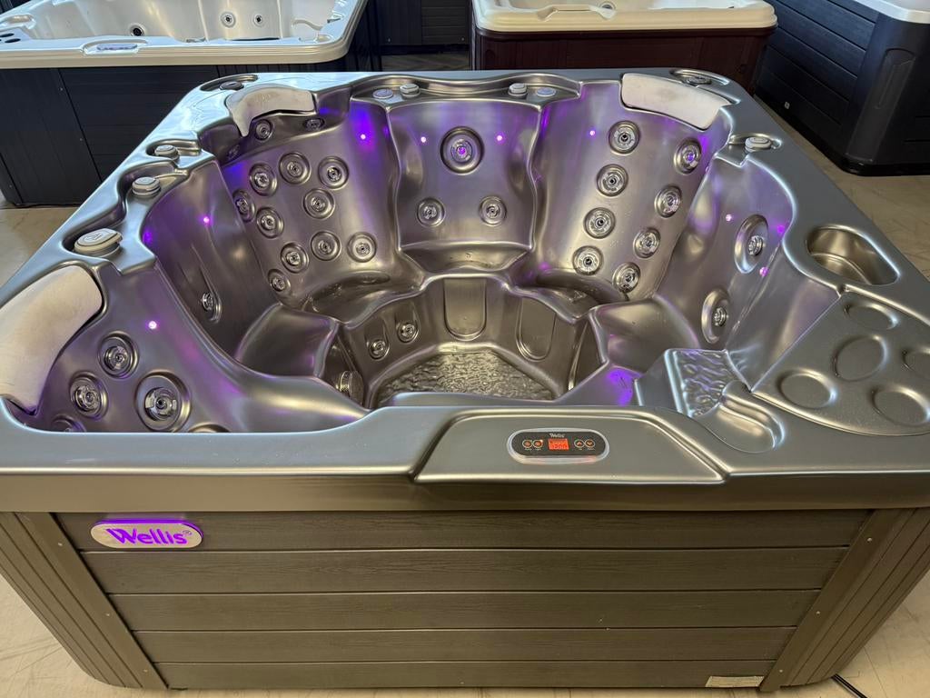 Jacuzzi Spa Wellis 210x210 –Plug & Play 220V– LED – Garantie, Tuin en Terras, Bubbelbaden en Hottubs, Ophalen, Zo goed als nieuw