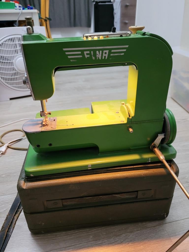 Vintage elna electrische naaimachine uit 1947, Hobby en Vrije tijd, Naaimachines en Toebehoren, Ophalen of Verzenden, Gebruikt
