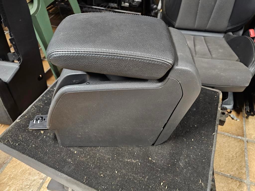 Leren armsteun vw golf 6 5 jetta eos of cabrio origineel, Auto-onderdelen, Ophalen, Gebruikt, Volkswagen