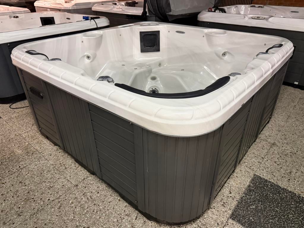 Balboa Spa 2 ligplaatsen 5 personen, Tuin en Terras, Bubbelbaden en Hottubs, Ophalen, Zo goed als nieuw, Pomp