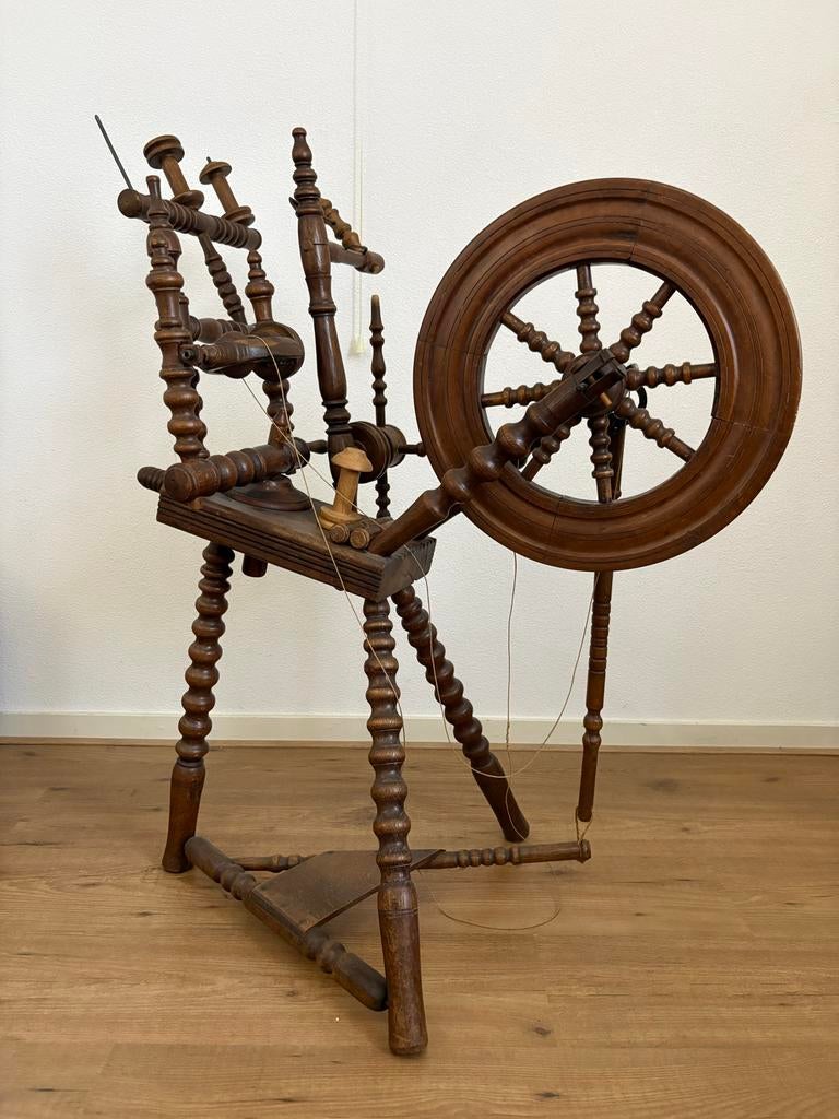 Antiek Spinnenwiel - Decoratief en Functioneel, Ophalen, Gebruikt, Spinnewiel