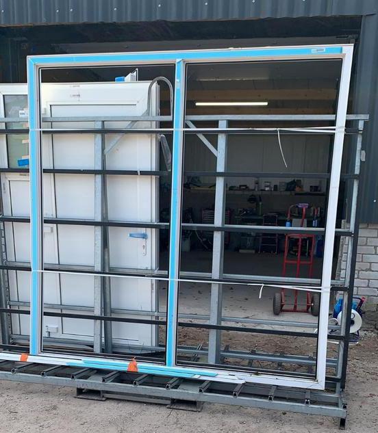 (141) Nieuw kunststof vast raamkozijn zonder glas, Ophalen, Kunststof, Nieuw, 225 cm of meer