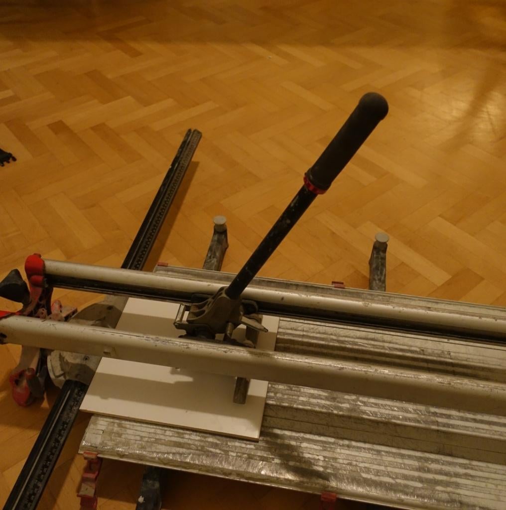 Tegelsnijder (>1 meter) te huur & tegelgereedschap, Doe-het-zelf en Verbouw, Gereedschap | Handgereedschap, Gebruikt, Ophalen