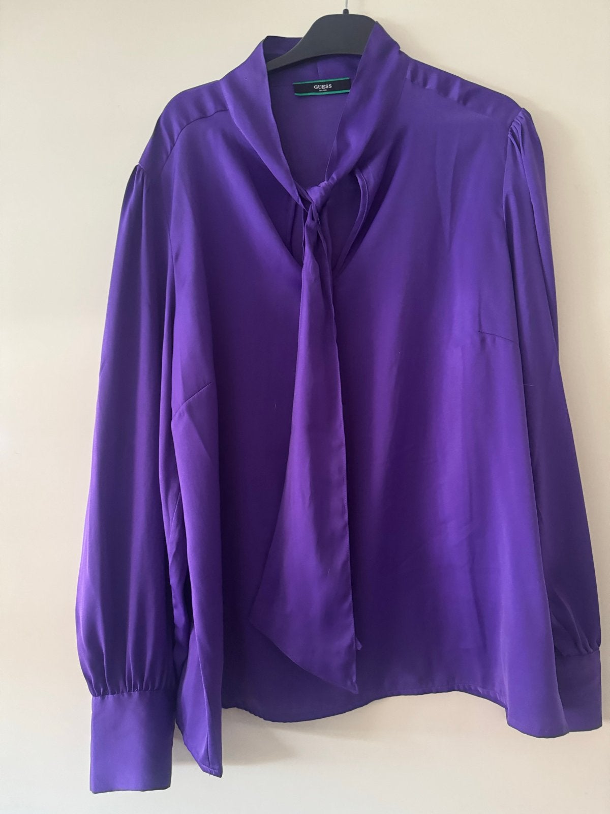 Guess paarse blouse met strikdetail, Ophalen of Verzenden, Zo goed als nieuw, Maat 38/40 (M), Paars