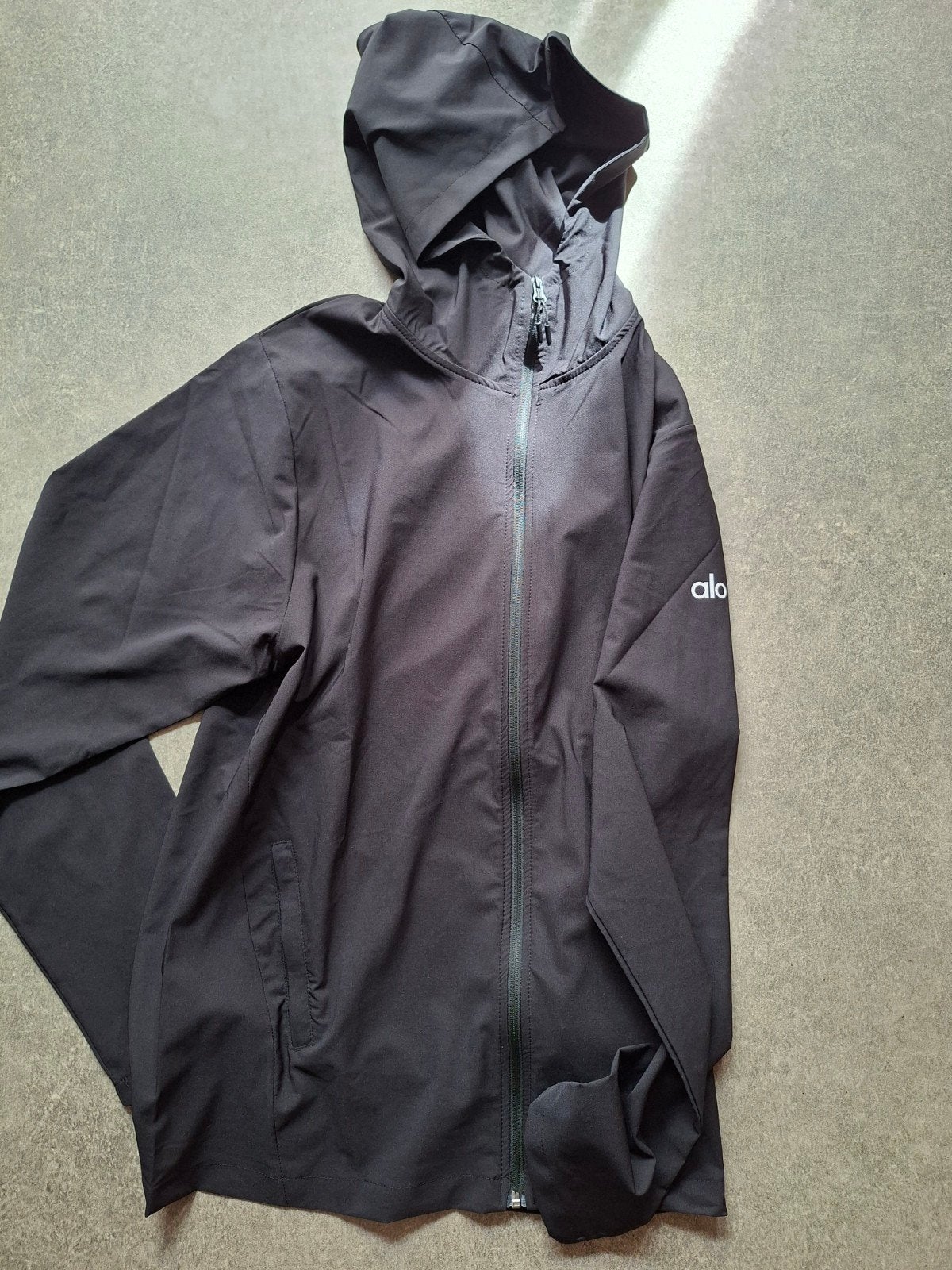 Alo Yoga Zwarte Windbreaker Jas - Maat XL, Verzenden, Alo Yoga, Zwart, Maat 46/48 (XL) of groter