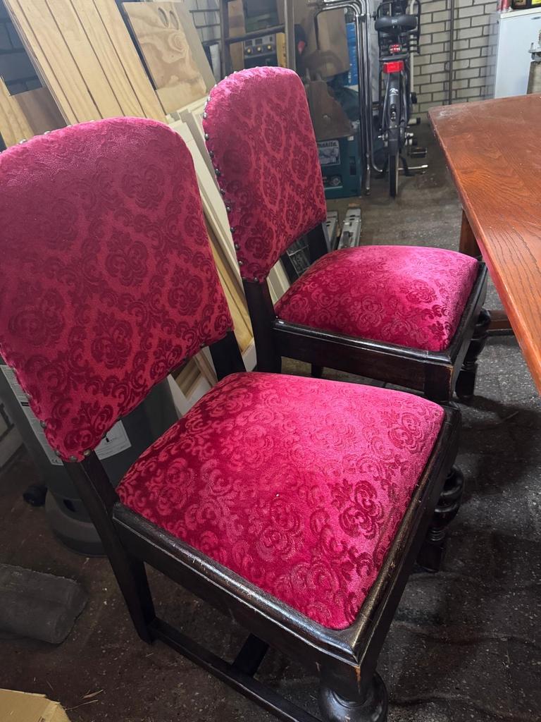 4 antieke stoelen met rood fluwelen bekleding + tafel, Antiek en Kunst, Ophalen