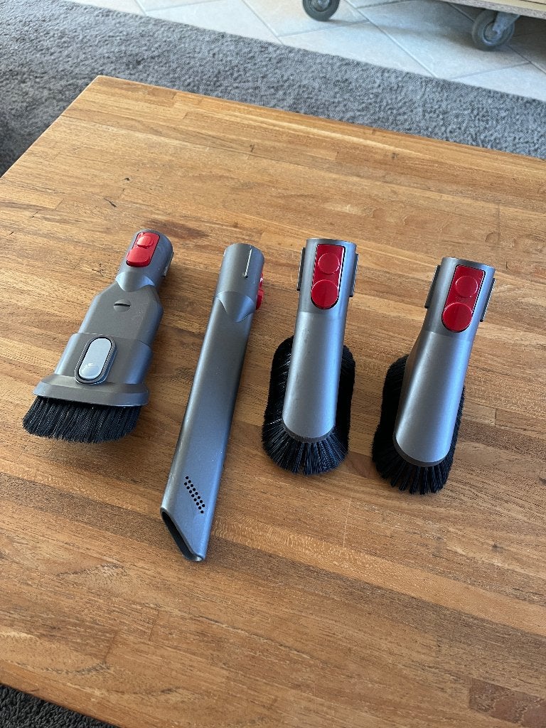 4x Dyson hulpstukken . opzetstukken , zuigmond , borstel ., Ophalen of Verzenden, Zo goed als nieuw, Overige