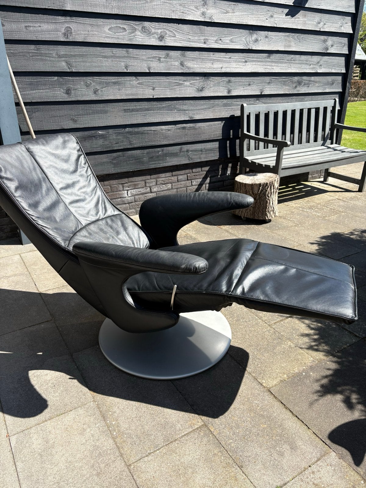 Zwarte leren relaxfauteuil met draaivoet, Ophalen, Gebruikt, 100 tot 125 cm, Leer