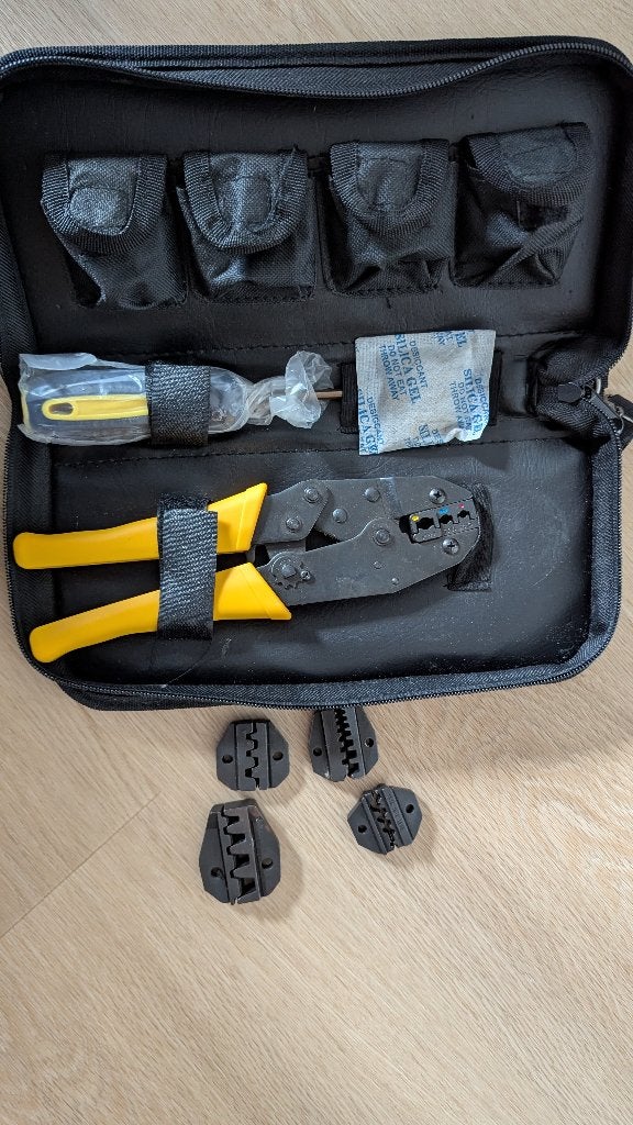 krimptangset verschillende bekken oa voor kabel zonnepanalen, Doe-het-zelf en Verbouw, Ophalen of Verzenden, Zo goed als nieuw