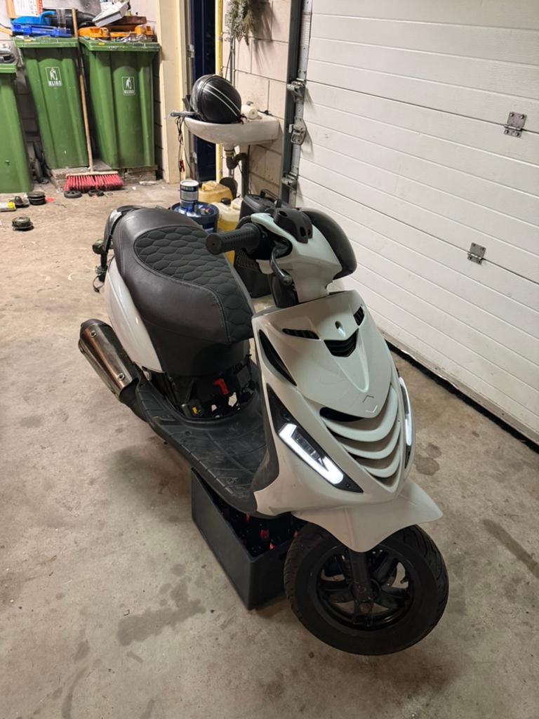 Piaggio zip 172cc brom, Fietsen en Brommers, Scooters | Piaggio, Ophalen, Zo goed als nieuw, Tweetakt, Zip