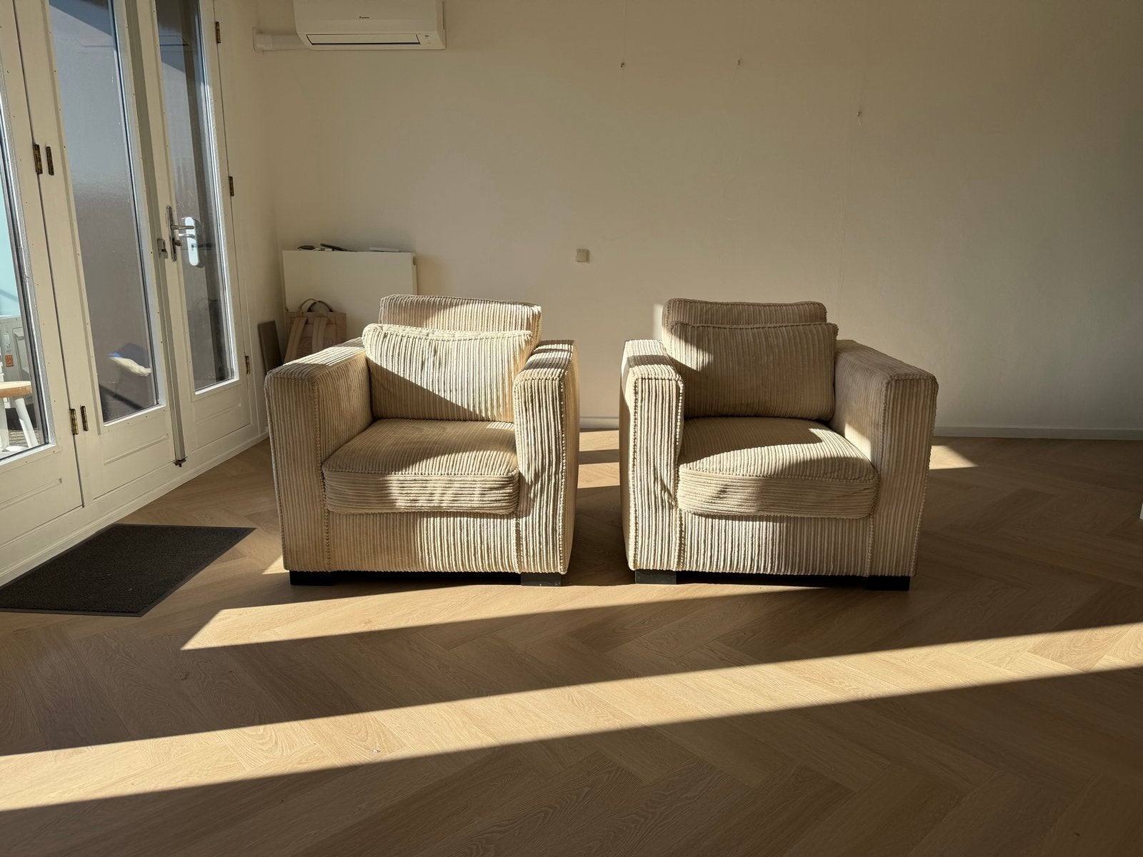 Twee comfortabele fauteuils van ribstof, Gebruikt, Ribstof grof, 75 tot 100 cm, Ophalen of Verzenden