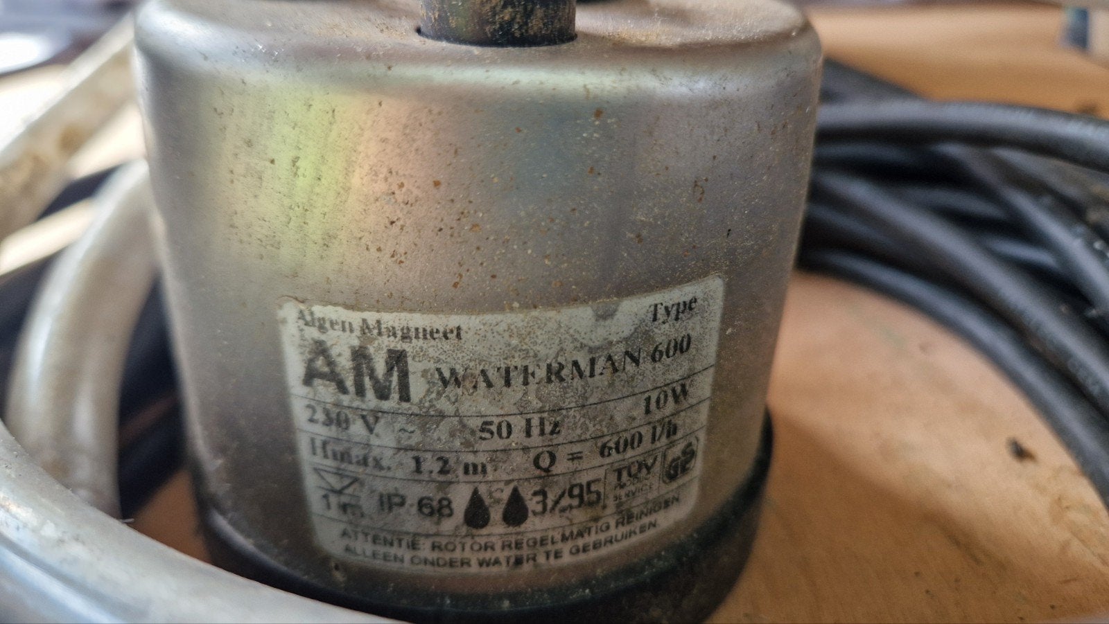2x Vijverpompjes - Algen Magneet Waterman 600 & Oase UP 9, Ophalen of Verzenden, Gebruikt, Vijverpomp