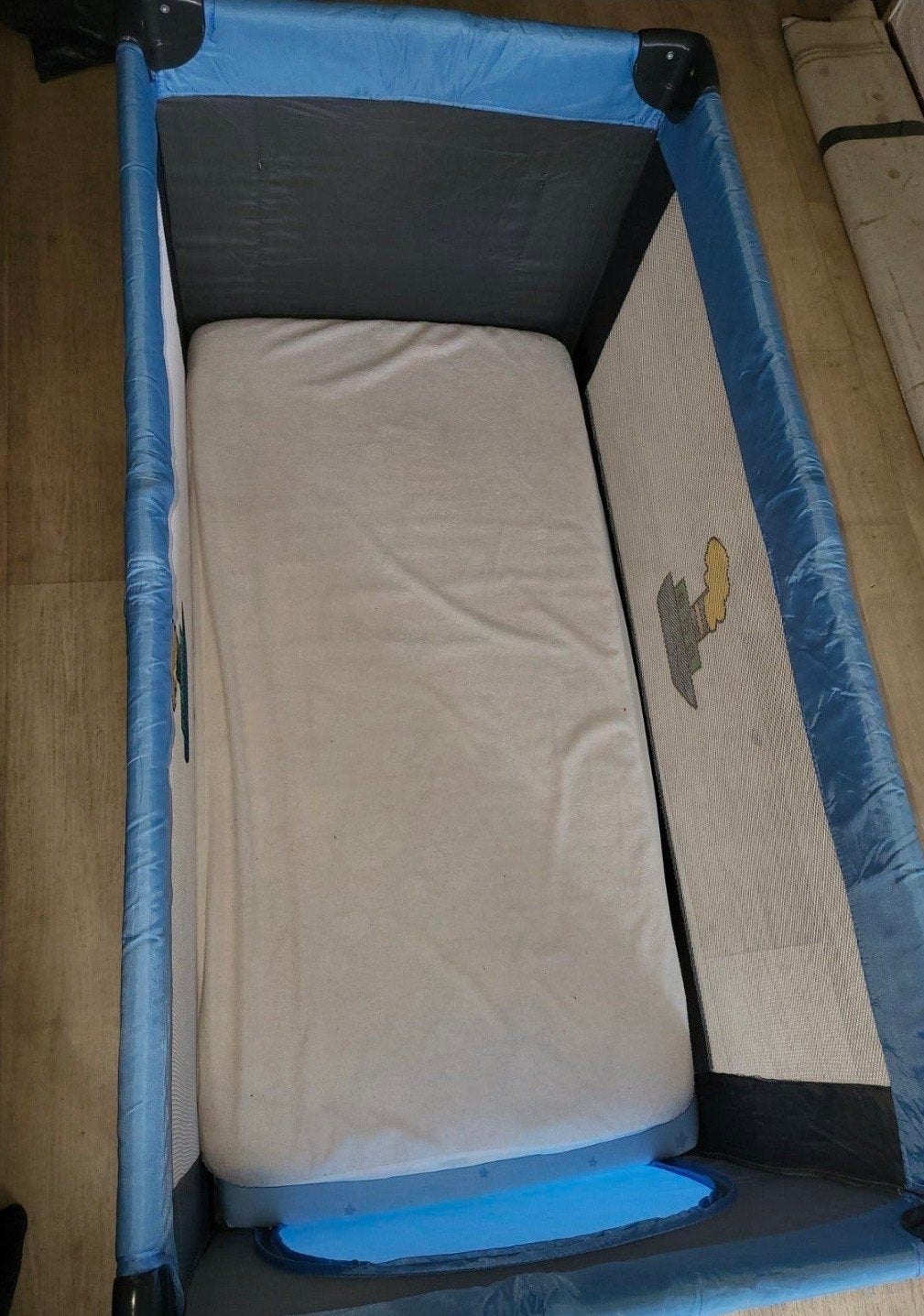 Campingbedje met matras en klamboe - Ophalen in Zoetermeer, Ophalen of Verzenden, Reisbedje