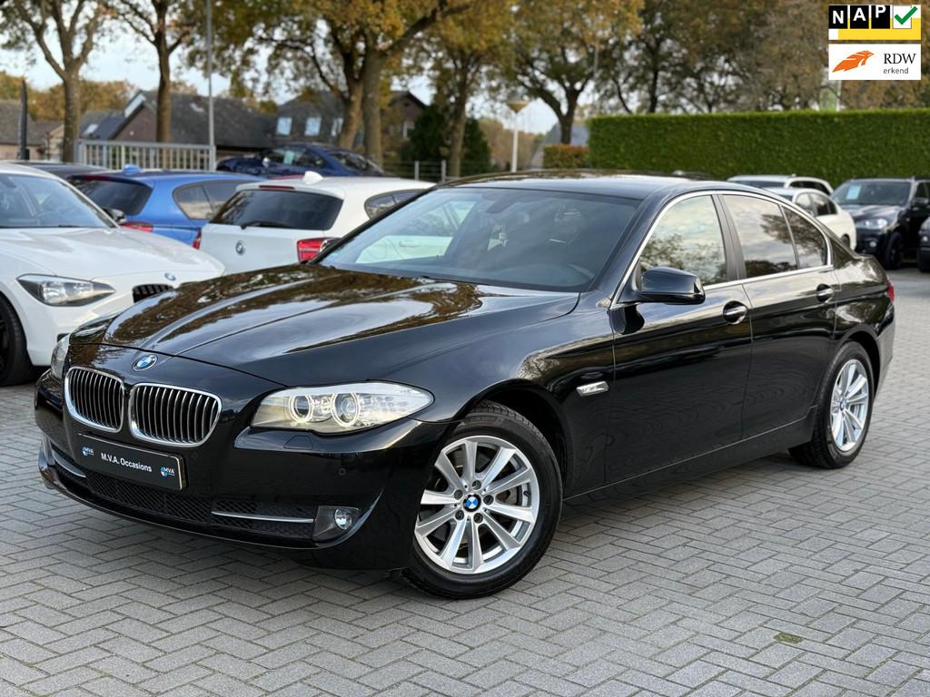 BMW 5-serie 520i High Executive|Nieuwe Ketting|Leder|Navigat, Auto's, Automaat, Euro 5, Achterwielaandrijving, Gebruikt