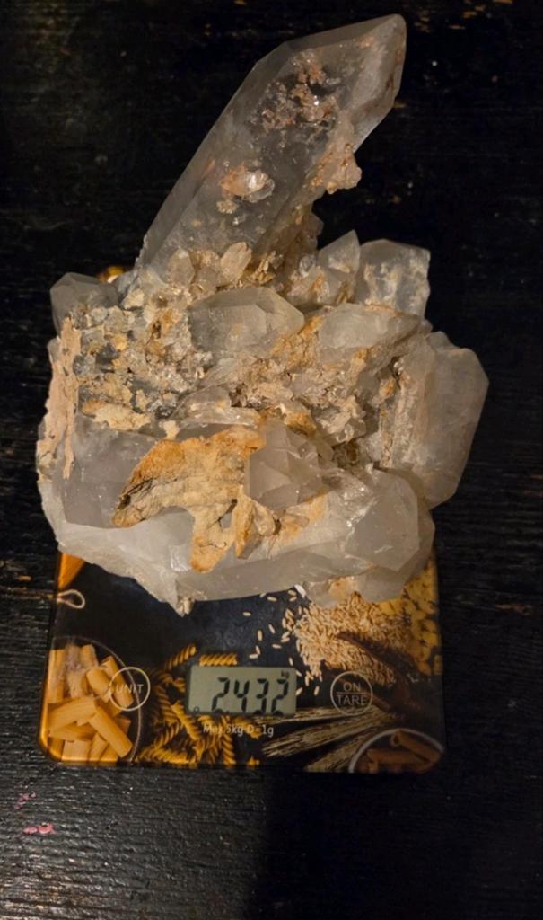 kwartskristallen met doogtooth calciet, Verzenden