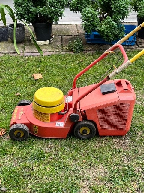 Grasmaaier Kleur rood Merk Wolf, Tuin en Terras, Grasmaaiers, Ophalen, Cirkelmaaier, Gebruikt, Elektrische grasmaaier