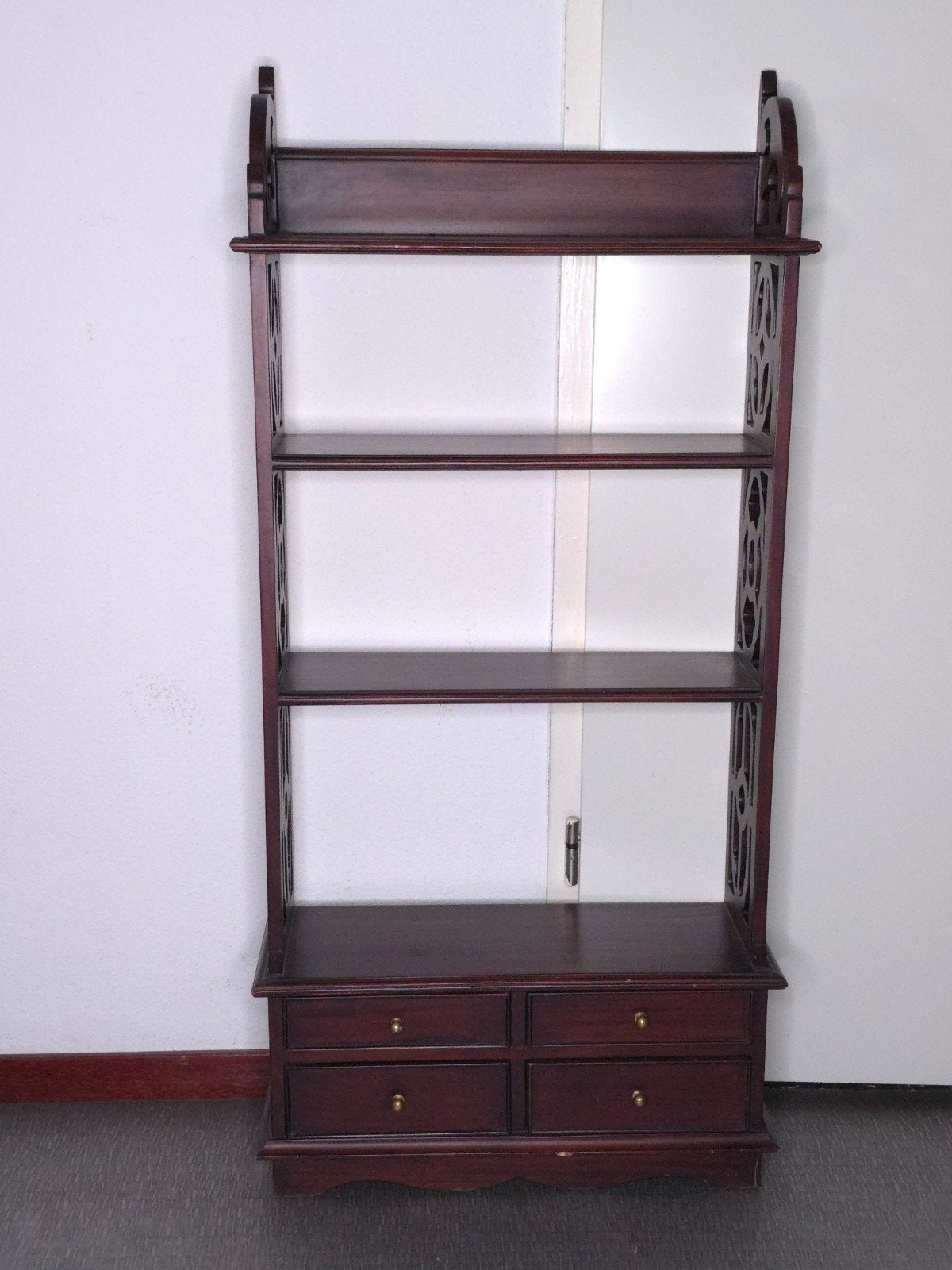 Vintage mahonie fretwork houten open wandkastje 4 laatjes, Ophalen, Overige materialen, 100 tot 150 cm, Zo goed als nieuw