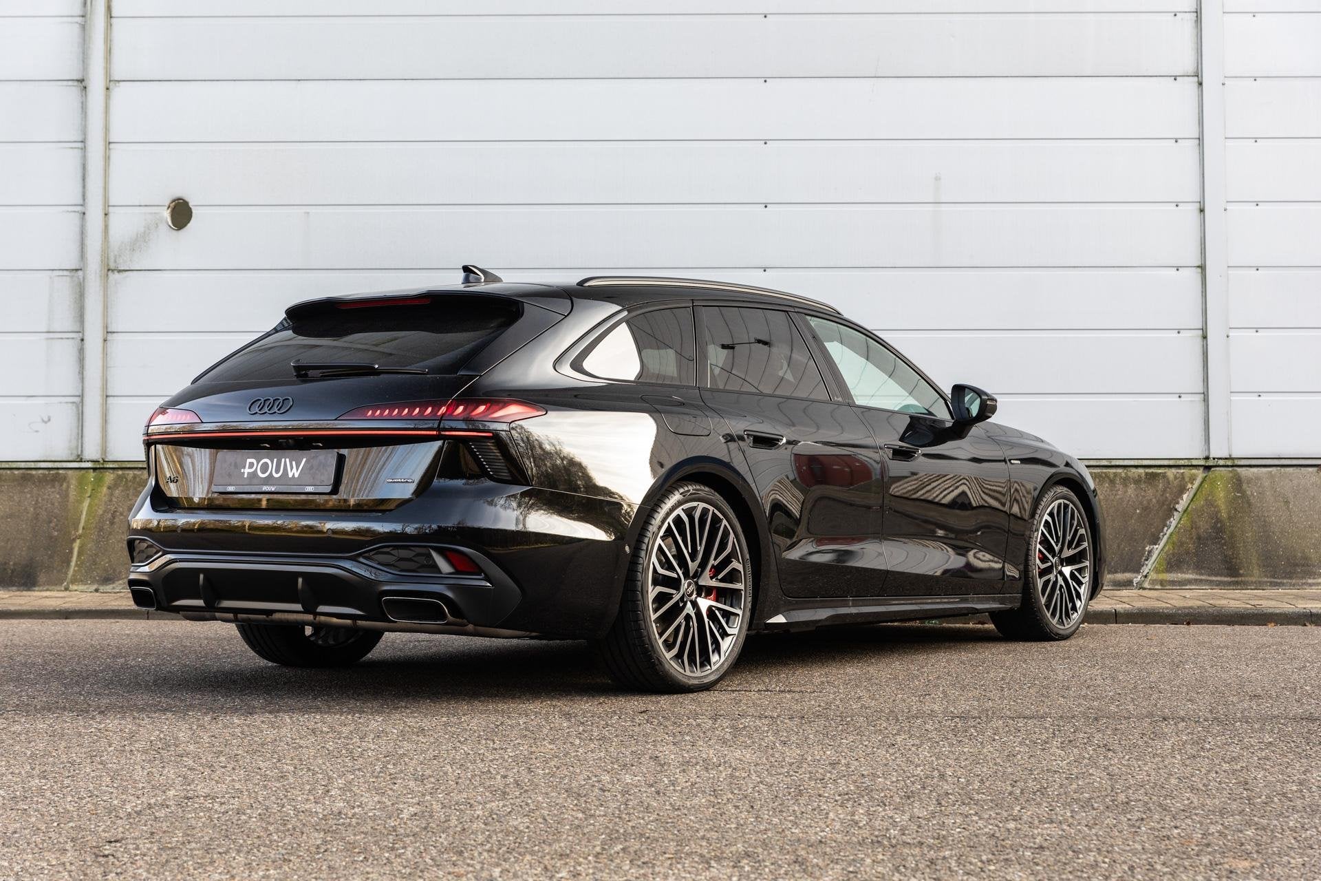 Audi A6 Avant 2.0 e-hybrid 367pk quattro S Edition Competiti, Auto's, Automaat, 12 maanden, Stof, 2165 kg