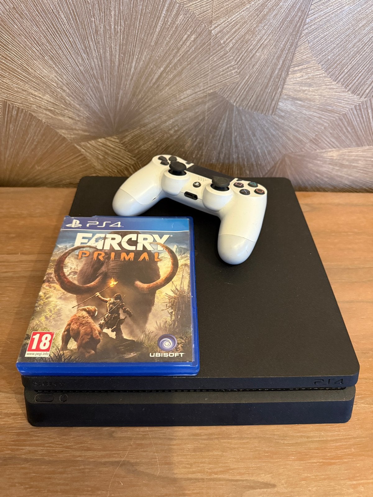 PlayStation 4 Slim 1TB • Witte Controller • Far Cry Primal •, Spelcomputers en Games, Spelcomputers | Sony PlayStation 4, Ophalen of Verzenden
