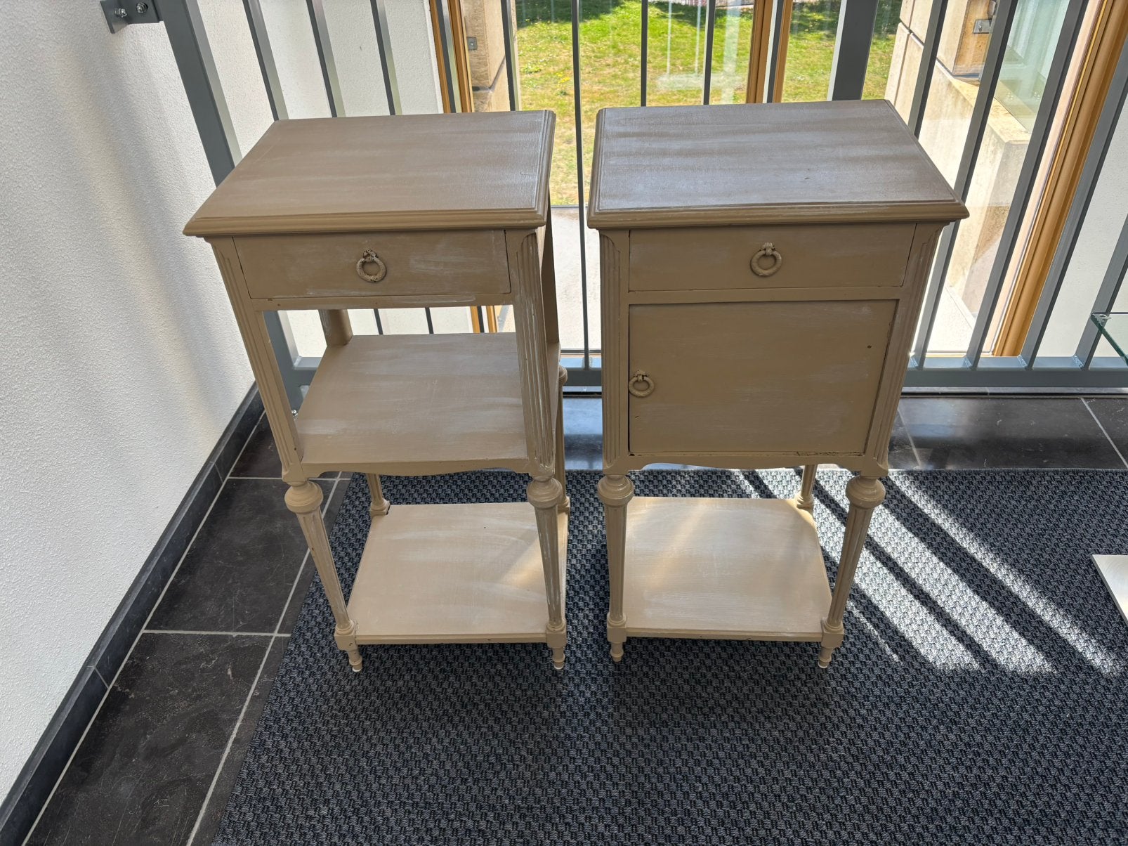 Twee Brocante nachtkastjes, Ophalen
