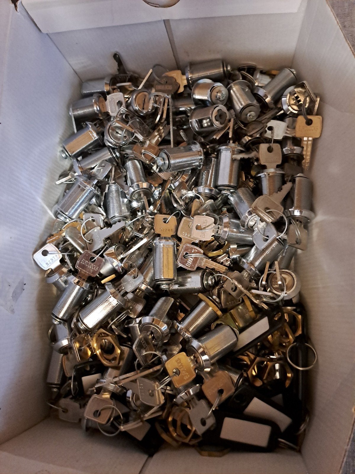 130 stuk locker sloten, Ophalen of Verzenden, Nieuw, 50 tot 100 mm, Rvs