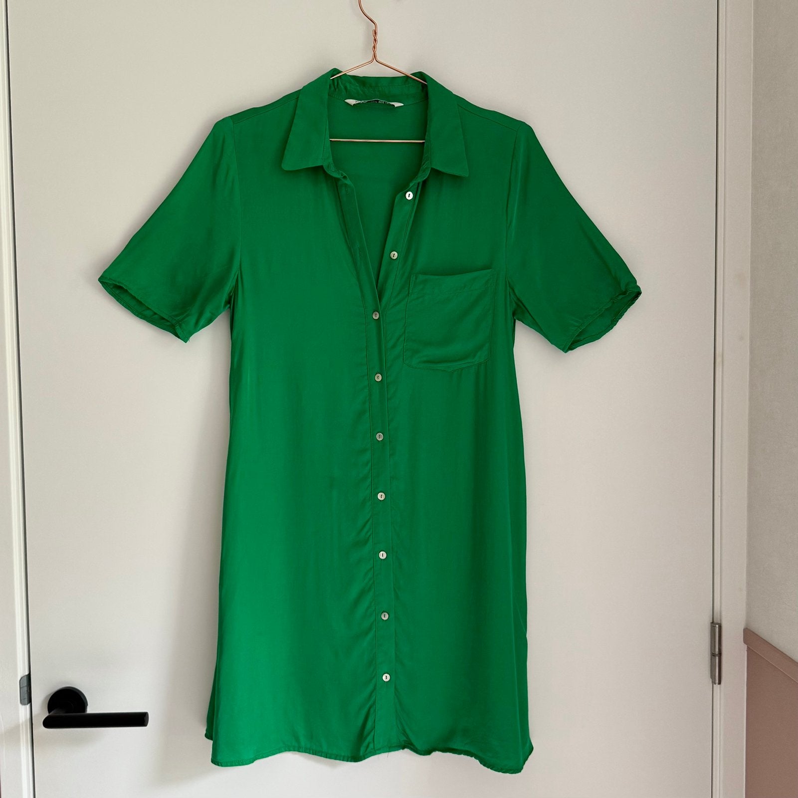 Groen satijnen blouse overhemd jurkje Zara, Ophalen of Verzenden, Zo goed als nieuw, Maat 34 (XS) of kleiner, Boven de knie